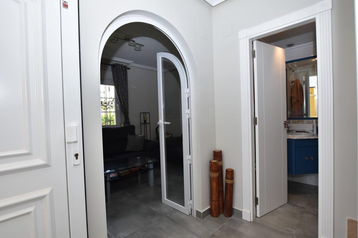Chalet de 3 habitaciones en Villamartin en venta con piscina - 424.000 € (Ref: 10079971)