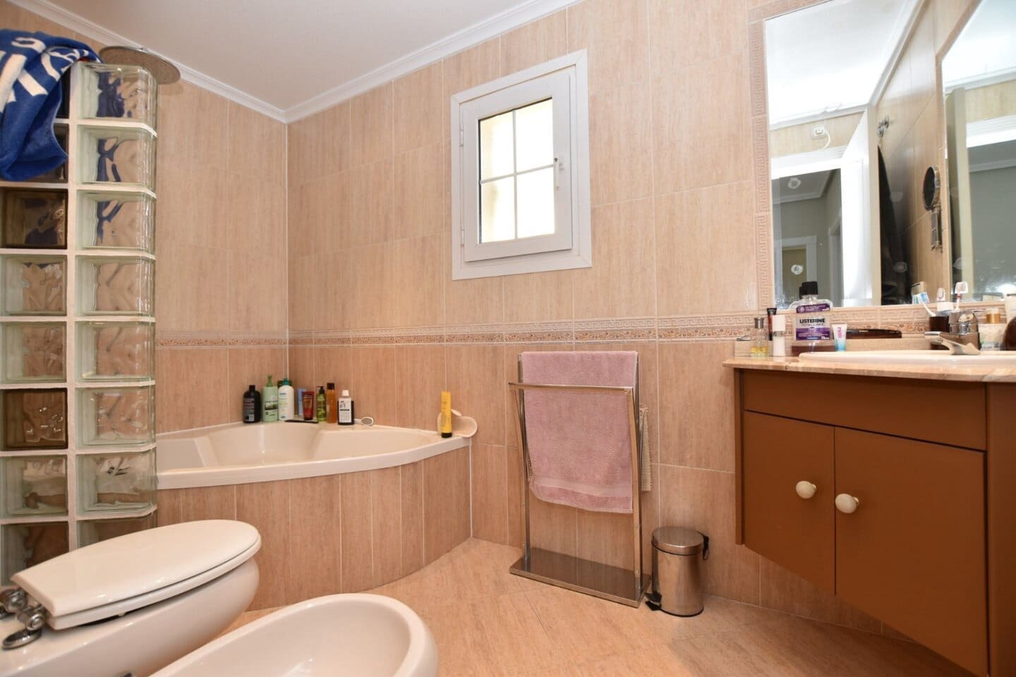 Chalet de 3 habitaciones en Villamartin en venta con piscina - 424.000 € (Ref: 10079971)