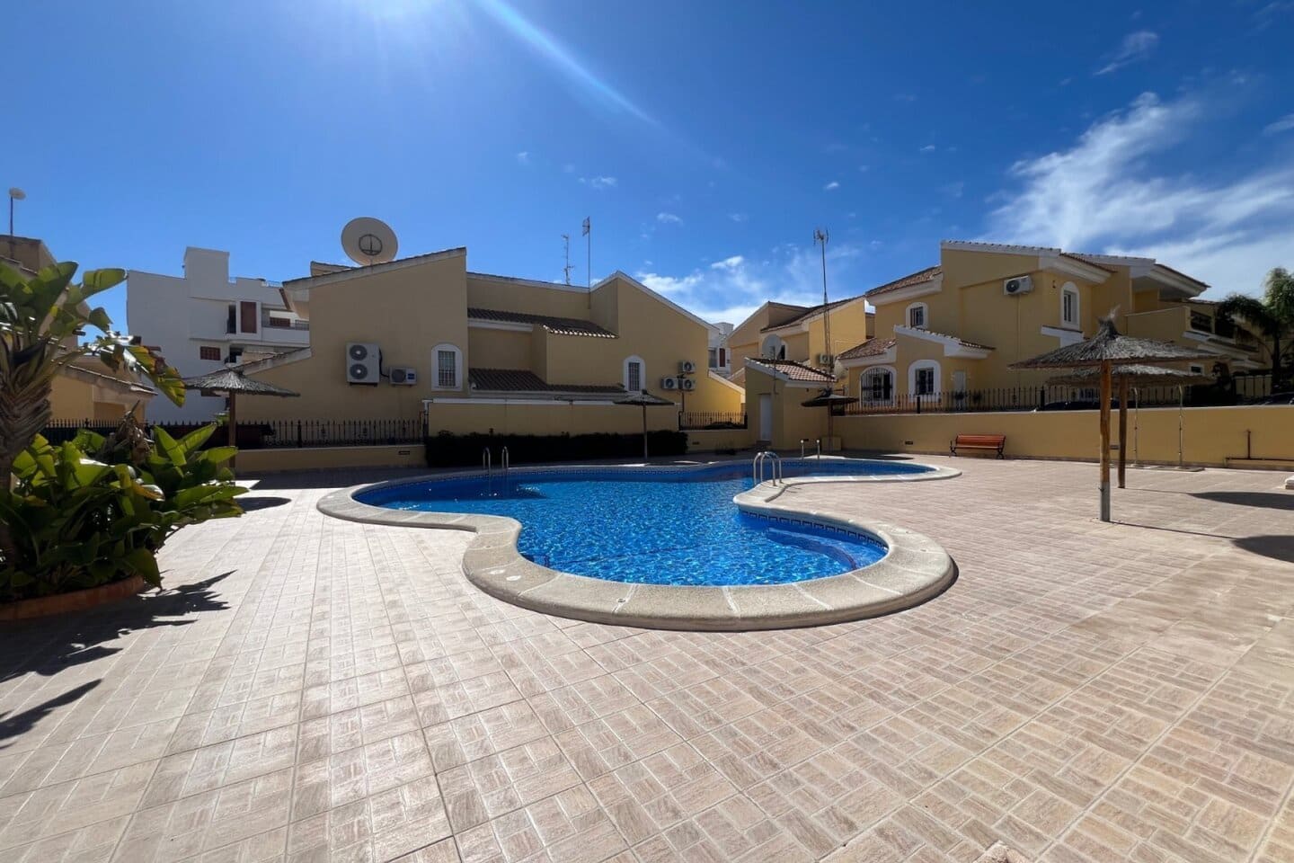 Chalet de 3 habitaciones en Villamartin en venta con piscina - 424.000 € (Ref: 10079971)