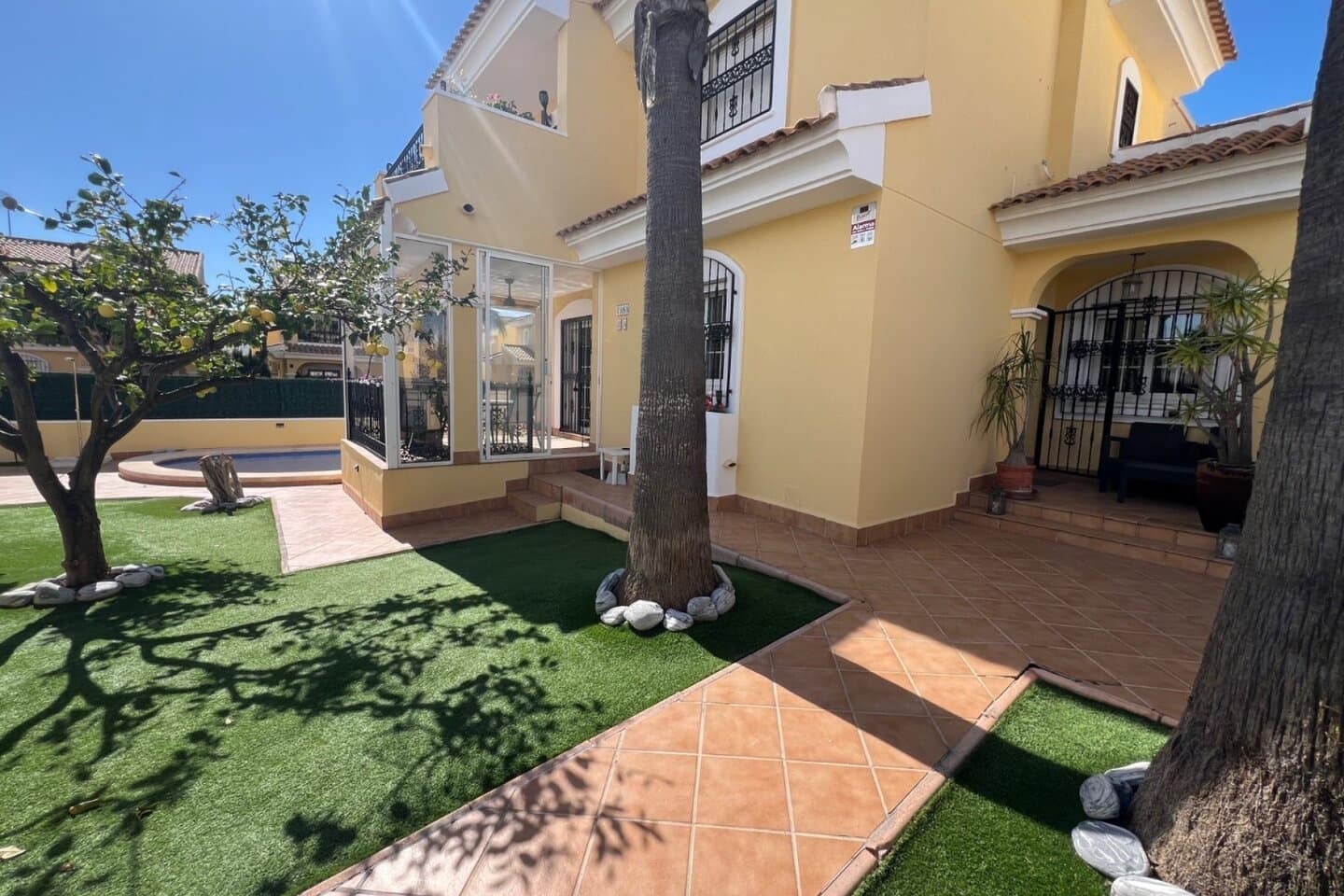 Chalet de 3 habitaciones en Villamartin en venta con piscina - 424.000 € (Ref: 10079971)