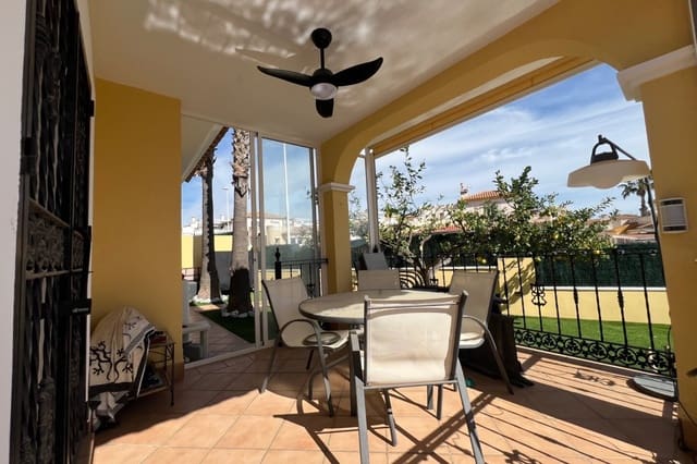 Chalet de 3 habitaciones en Villamartin, Orihuela en venta con piscina - 424.000 € (Ref: 10079971)