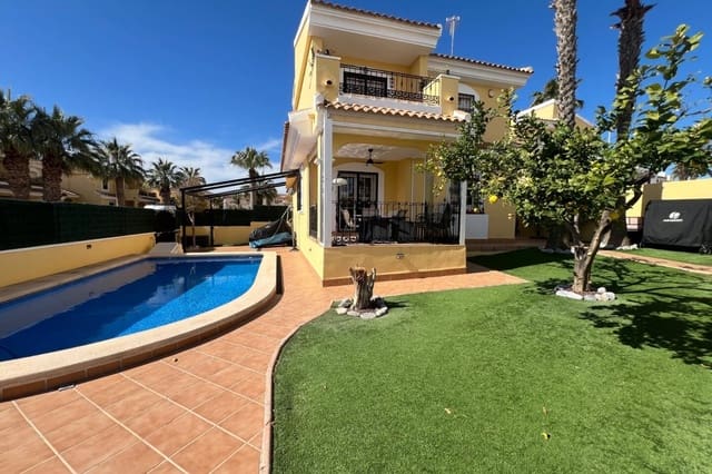 Chalet de 3 habitaciones en Villamartin, Orihuela en venta con piscina - 424.000 € (Ref: 10079971)