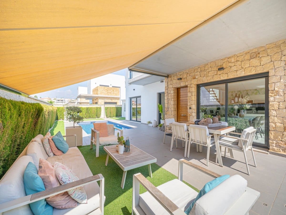 3 soverom Villa til salgs i Ciudad Quesada med svømmebasseng - € 550 000 (Ref: 10098517)