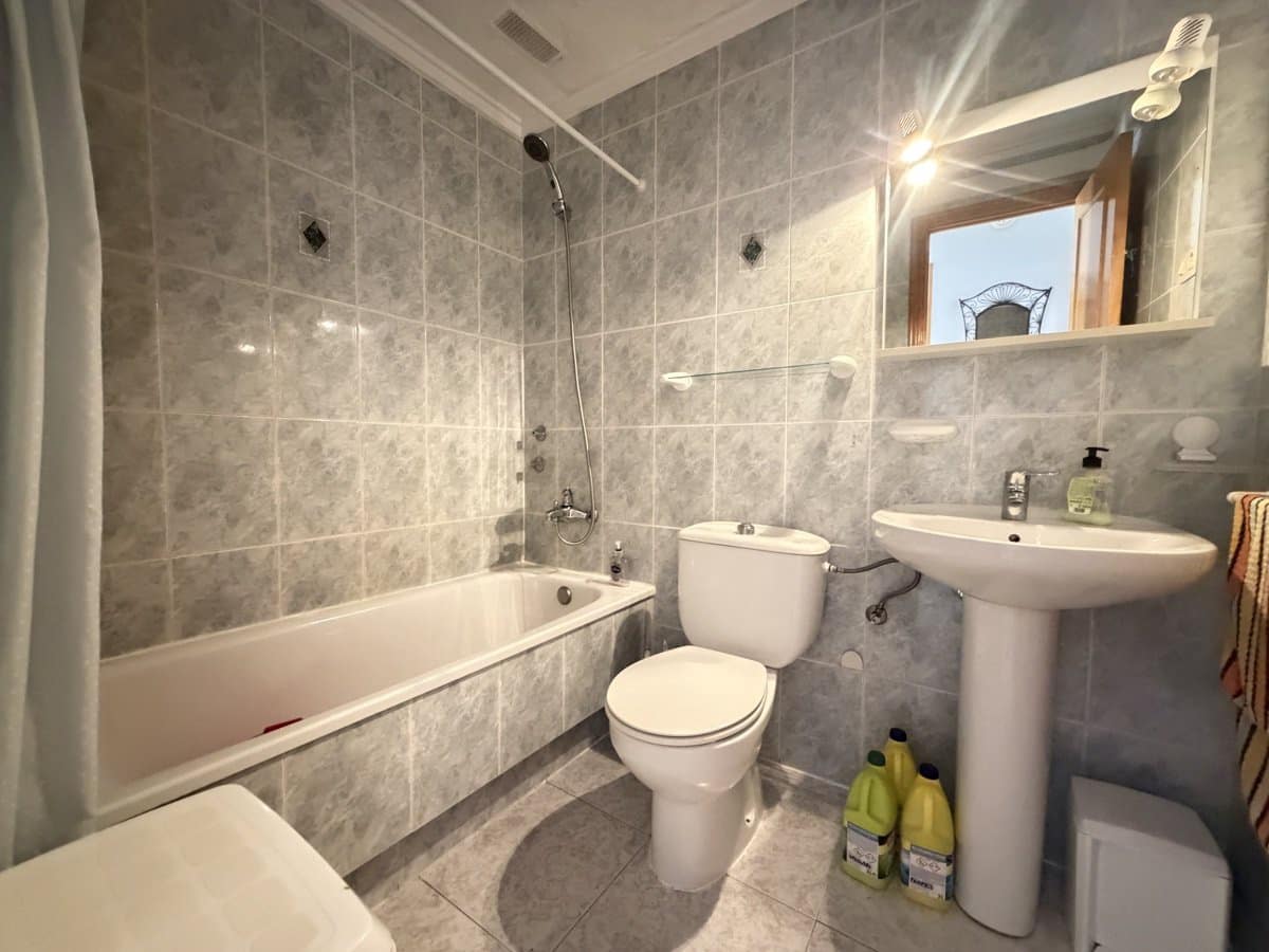 Apartamento de 2 habitaciones en Villamartin en venta con piscina - 159.995 € (Ref: 10113337)