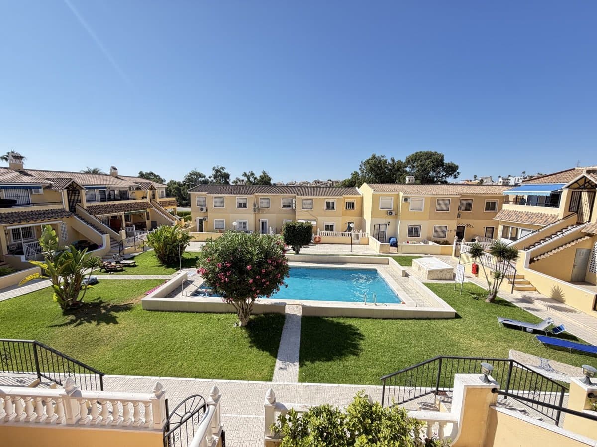2 soverom Leilighet til salgs i Villamartin med svømmebasseng - € 139 995 (Ref: 10113339)