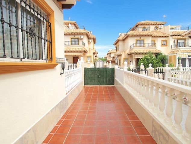 2 quarto Casa em Banda para venda em Cabo Roig, Orihuela com piscina garagem - 249 999 € (Ref: 10125041)