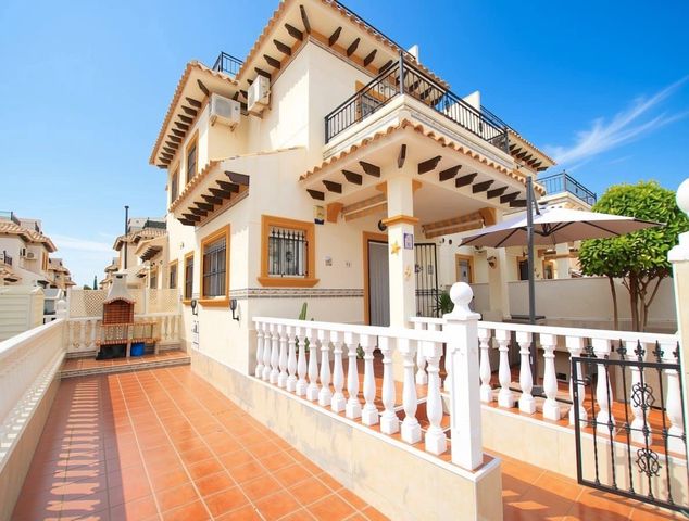 2 quarto Casa em Banda para venda em Cabo Roig, Orihuela com piscina garagem - 249 999 € (Ref: 10125041)