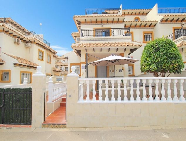 2 quarto Casa em Banda para venda em Cabo Roig, Orihuela com piscina garagem - 249 999 € (Ref: 10125041)