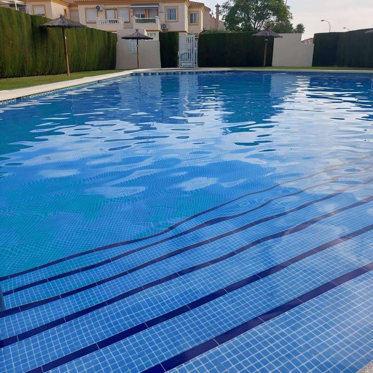 2 soveværelse Lejlighed til salg i Playa Flamenca med swimmingpool - € 169.950 (Ref: 10145081)