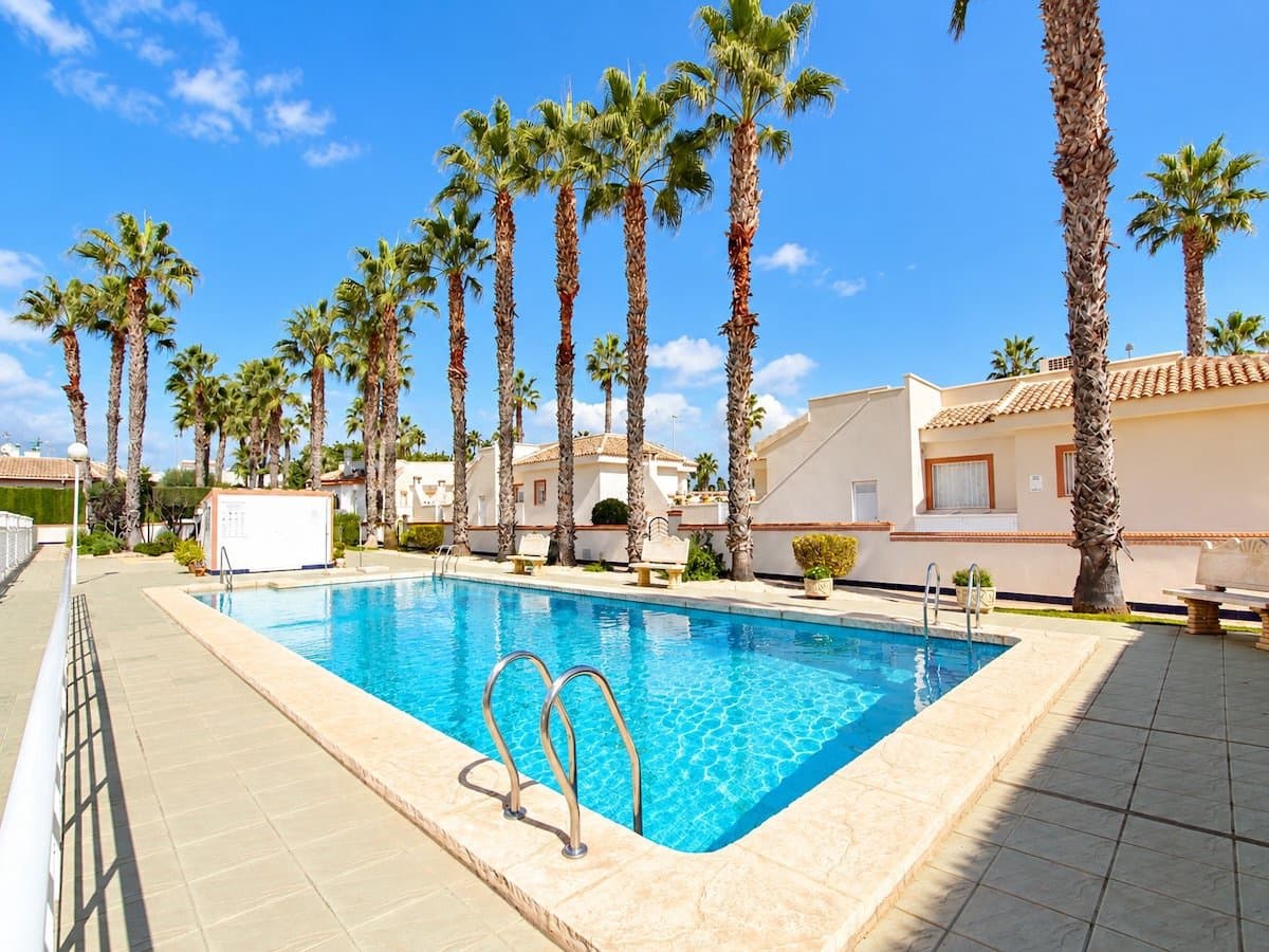 Casa de 2 habitaciones en Ciudad Quesada en venta con piscina - 185.000 € (Ref: 10156825)