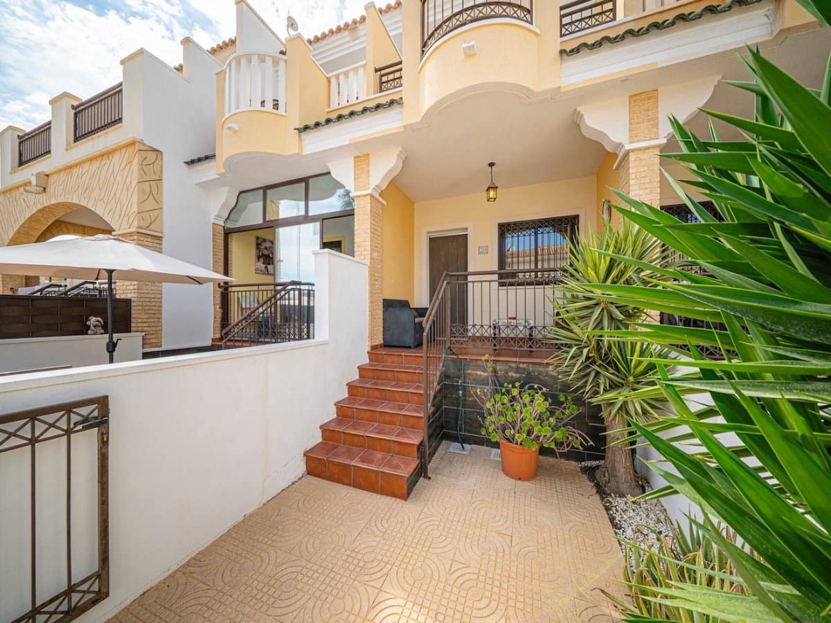 2 bedroom Townhouse for sale in Ciudad Quesada with pool - € 195,000 (Ref: 10165131)