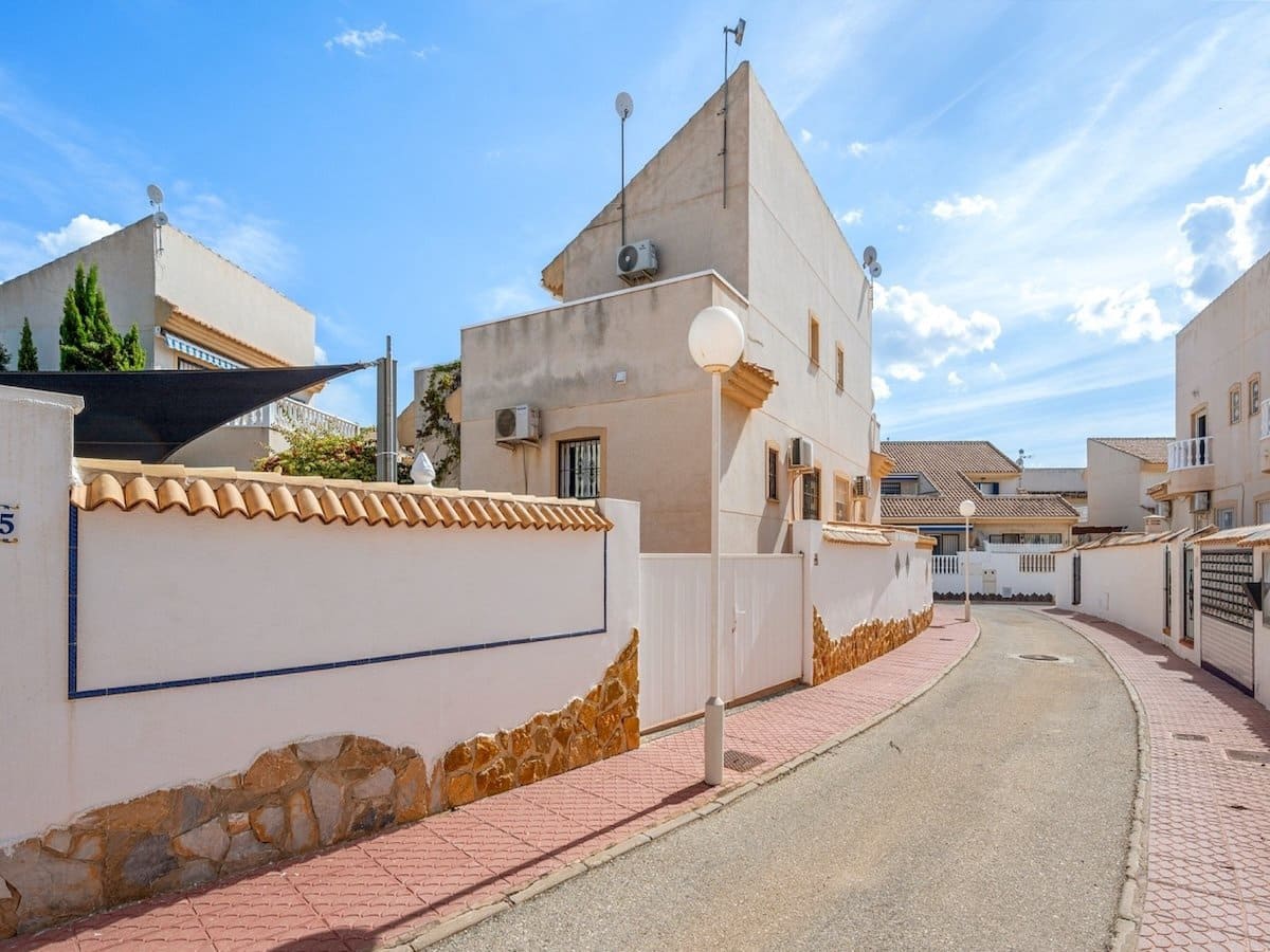 Chalet de 2 habitaciones en Ciudad Quesada en venta con piscina garaje - 169.000 € (Ref: 10166778)