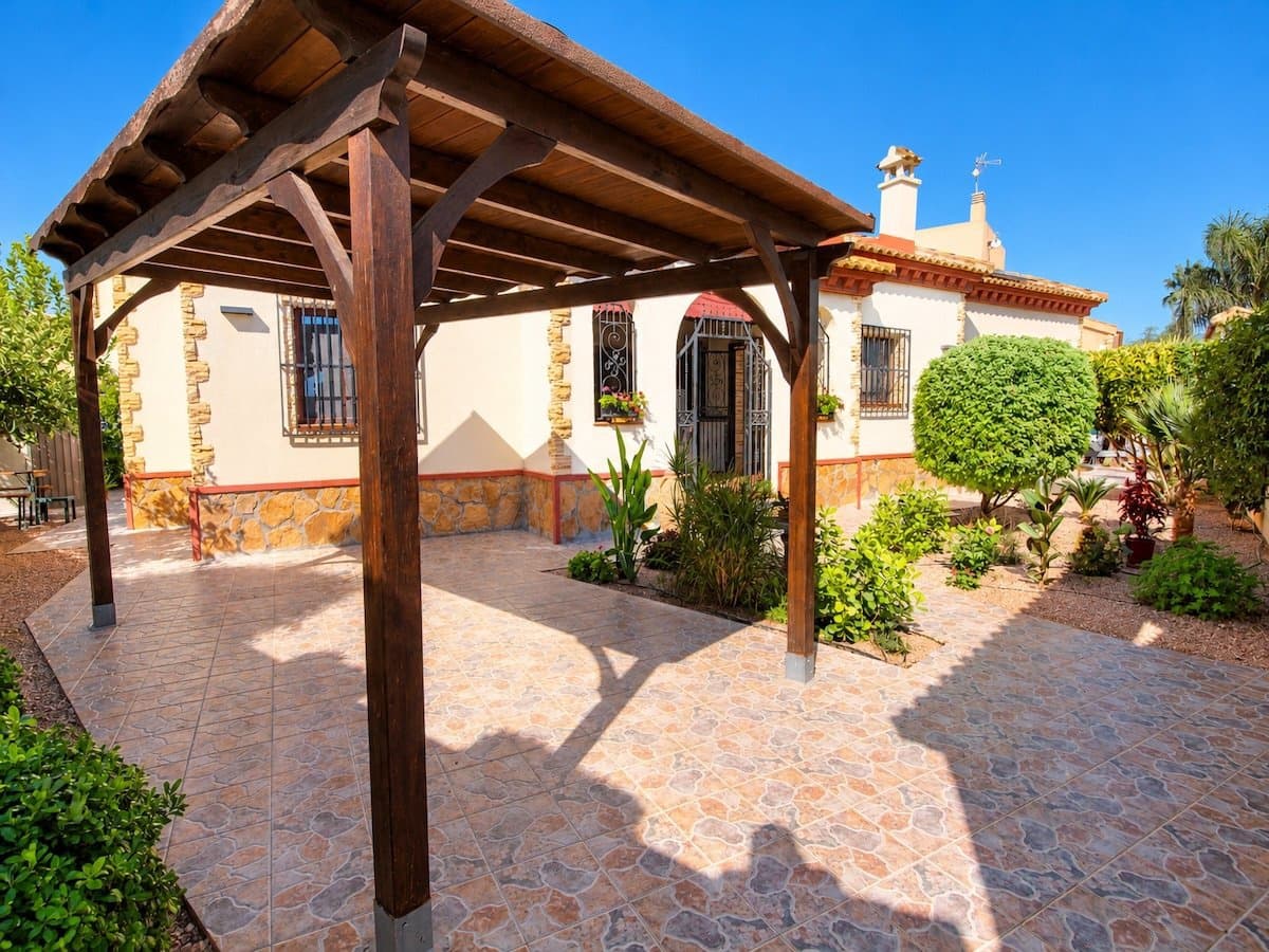 3 bedroom Villa for sale in Formentera del Segura with pool garage - € 399,000 (Ref: 10167581)