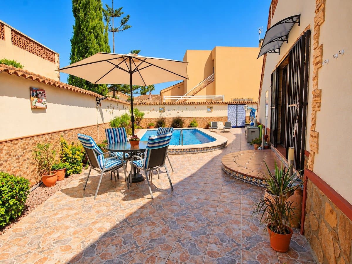 3 bedroom Villa for sale in Formentera del Segura with pool garage - € 399,000 (Ref: 10167581)