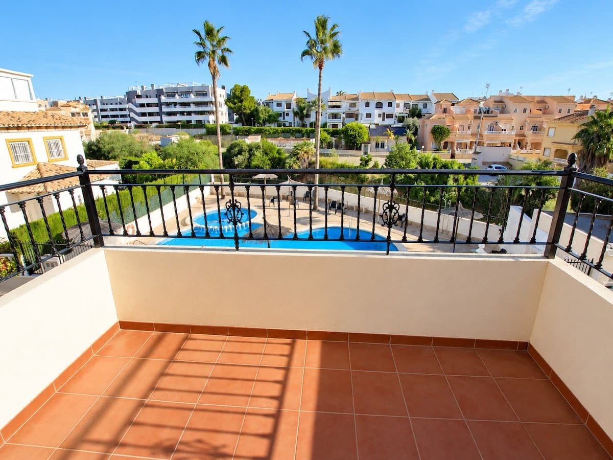 2 soveværelse Byhus til salg i Playa Flamenca med swimmingpool garage - € 215.000 (Ref: 10169381)