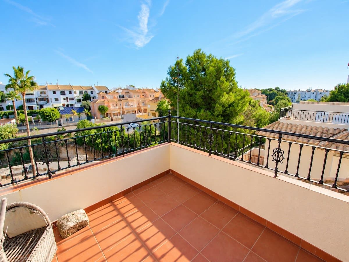 2 soveværelse Byhus til salg i Playa Flamenca med swimmingpool garage - € 215.000 (Ref: 10169381)