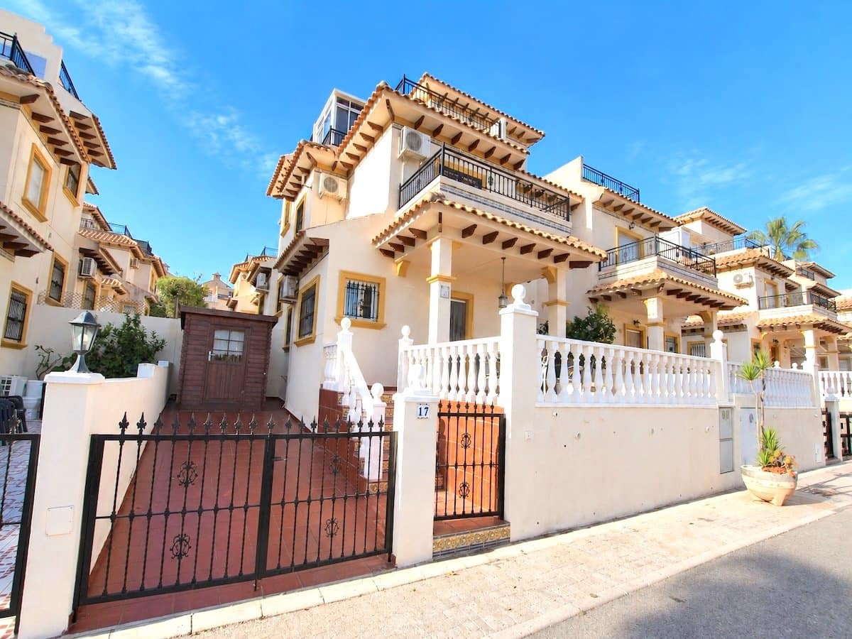 2 soveværelse Byhus til salg i Playa Flamenca med swimmingpool garage - € 215.000 (Ref: 10169381)