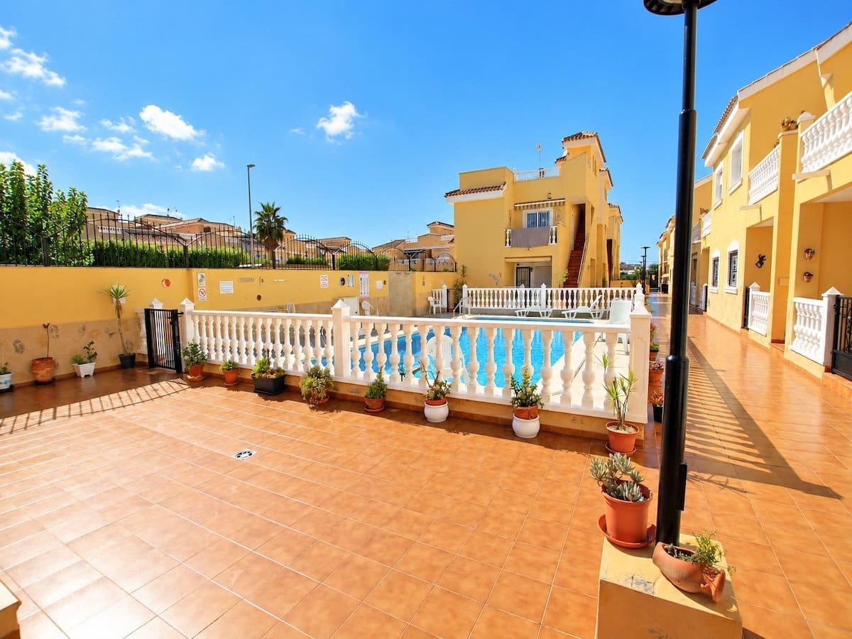 2 soveværelse Lejlighed til salg i Formentera del Segura med swimmingpool - € 117.000 (Ref: 10169382)