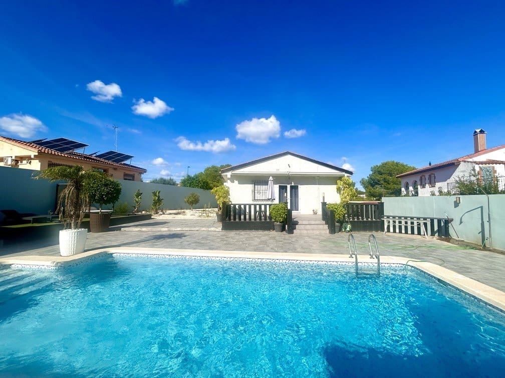 2 slaapkamer Villa te koop in Pinar de Campoverde met zwembad - € 295.000 (Ref: 10172372)