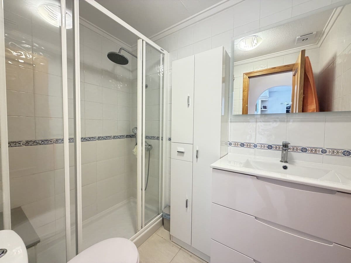 2 soveværelse Lejlighed til salg i Villamartin med swimmingpool garage - € 159.995 (Ref: 10179418)