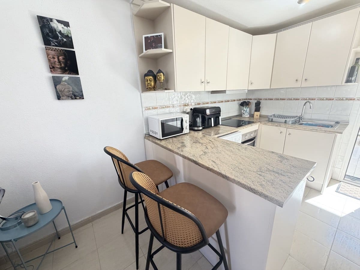 2 soveværelse Lejlighed til salg i Villamartin med swimmingpool garage - € 159.995 (Ref: 10179418)