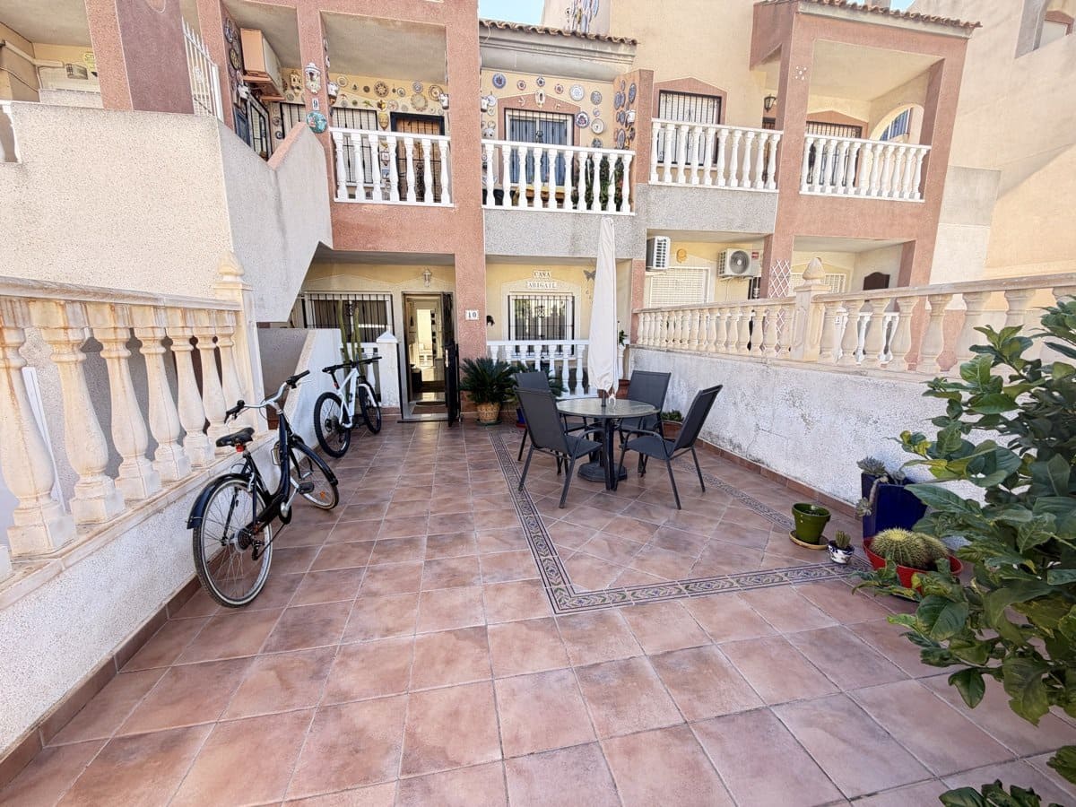 2 soveværelse Lejlighed til salg i Villamartin med swimmingpool garage - € 159.995 (Ref: 10179418)