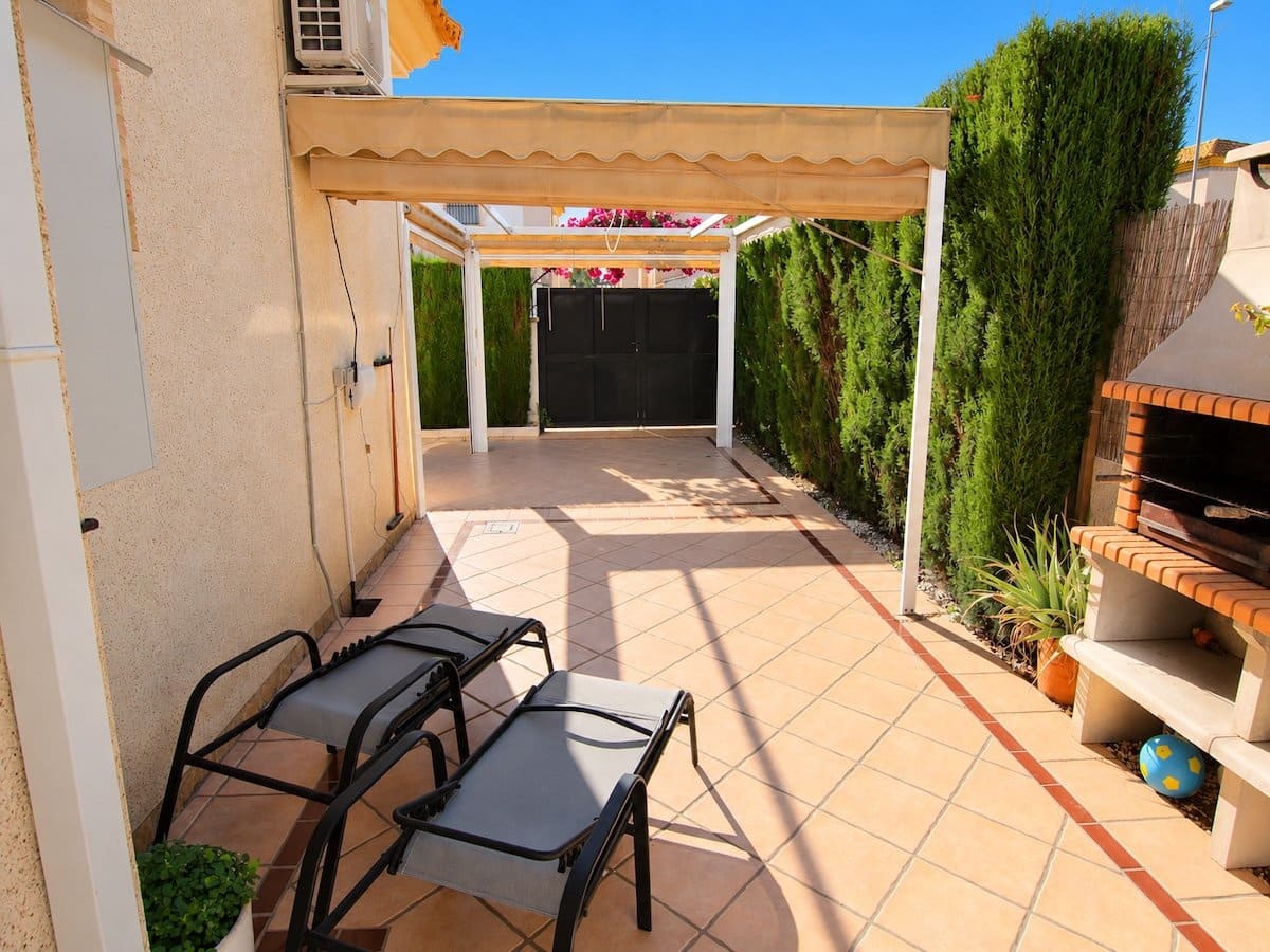 3 soveværelse Byhus til salg i Villamartin med swimmingpool garage - € 245.000 (Ref: 10182022)