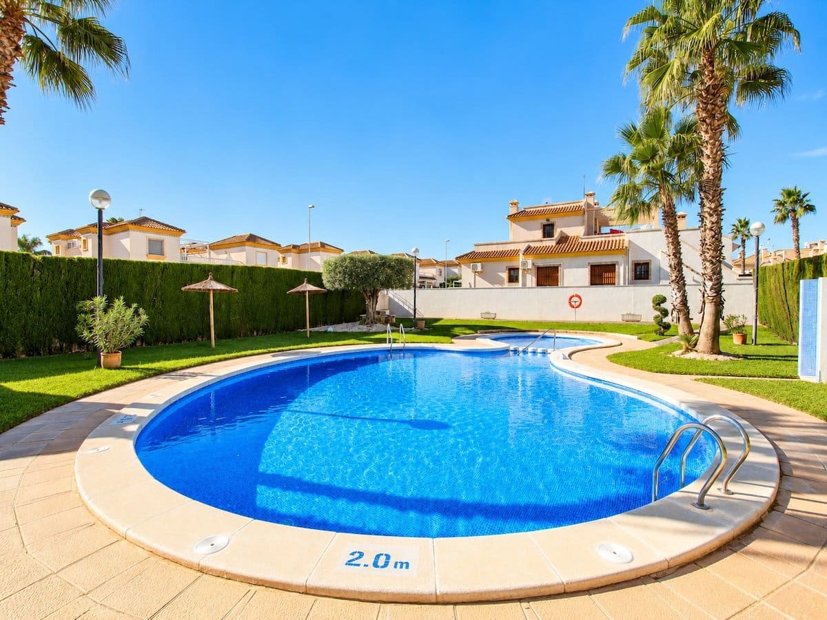 3 soveværelse Byhus til salg i Villamartin med swimmingpool garage - € 245.000 (Ref: 10182022)