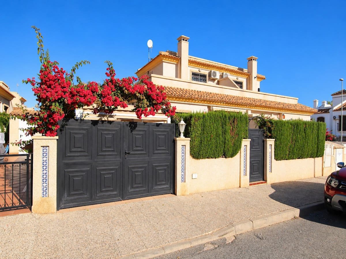 3 soveværelse Byhus til salg i Villamartin med swimmingpool garage - € 245.000 (Ref: 10182022)
