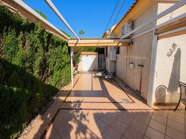3 soveværelse Byhus til salg i Villamartin, Orihuela med swimmingpool garage - € 245.000 (Ref: 10182022)