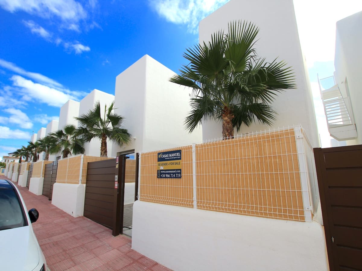 3 slaapkamer Villa te koop in La Marina met zwembad - € 345.000 (Ref: 8574968)