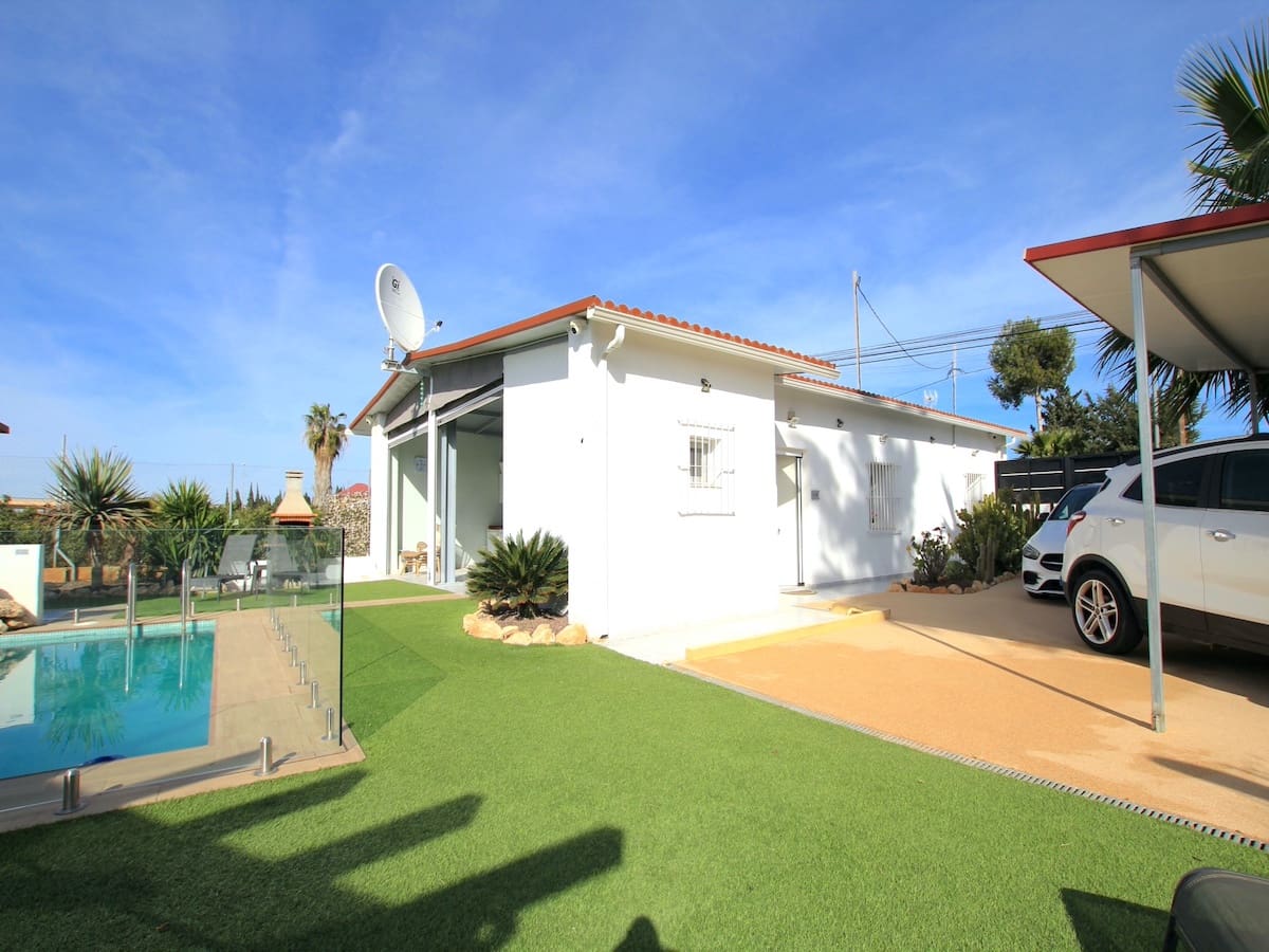 3 soveværelse Finca/Landehus til salg i Los Palacios med swimmingpool - € 325.000 (Ref: 8840140)