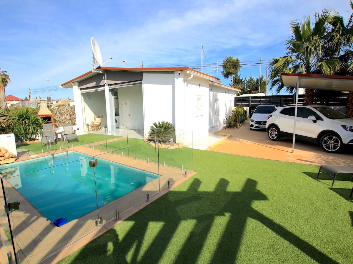 3 soveværelse Finca/Landehus til salg i Los Palacios med swimmingpool - € 325.000 (Ref: 8840140)