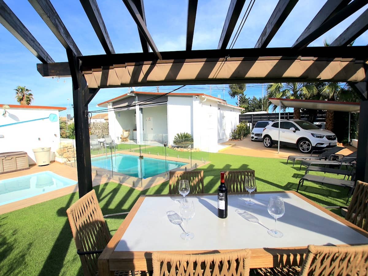 3 soveværelse Finca/Landehus til salg i Los Palacios med swimmingpool - € 325.000 (Ref: 8840140)