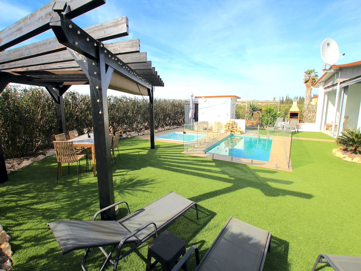 3 soveværelse Finca/Landehus til salg i Los Palacios med swimmingpool - € 325.000 (Ref: 8840140)