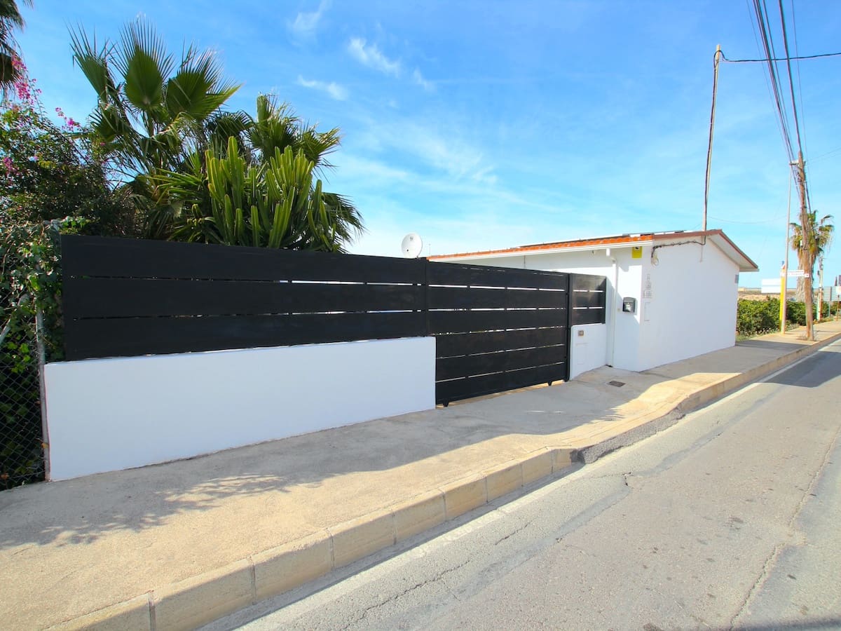 3 slaapkamer Finca/Landhuis te koop in Los Palacios met zwembad - € 325.000 (Ref: 8840140)