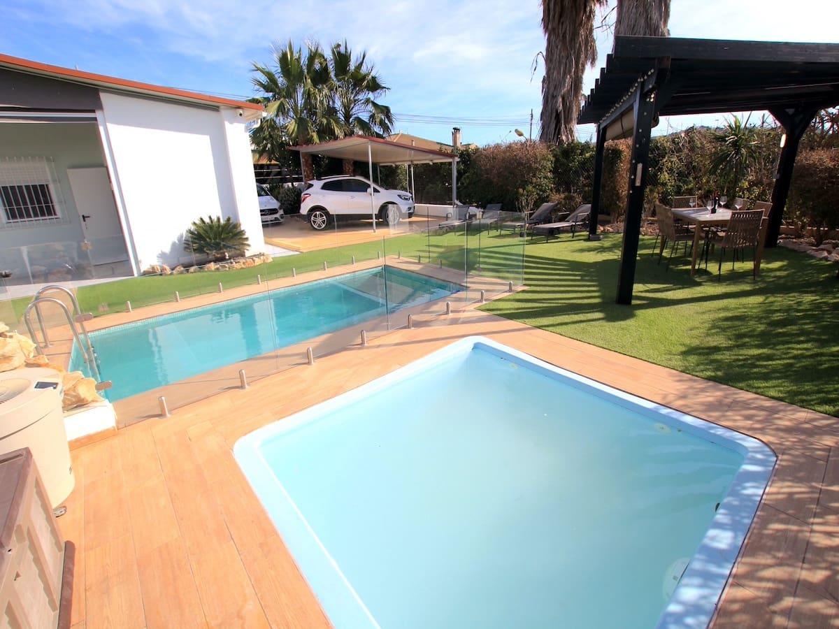 3 slaapkamer Finca/Landhuis te koop in Los Palacios met zwembad - € 325.000 (Ref: 8840140)