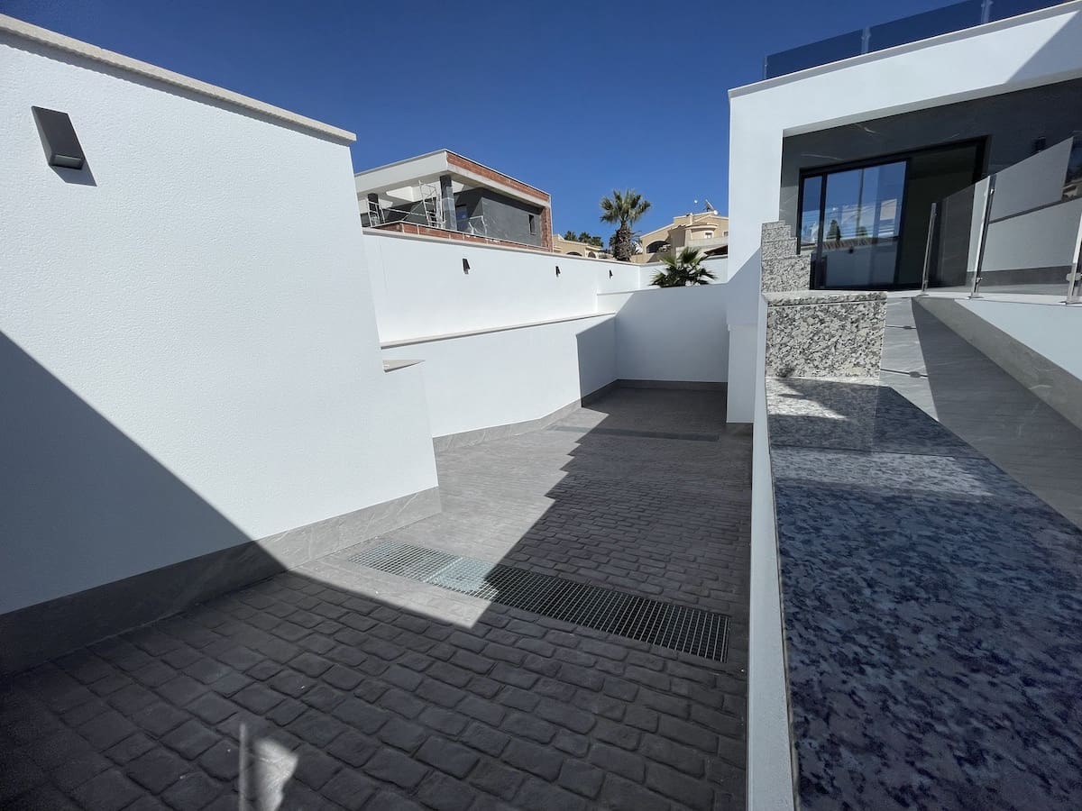 3 bedroom Villa for sale in Ciudad Quesada with pool - € 799,900 (Ref: 8891421)