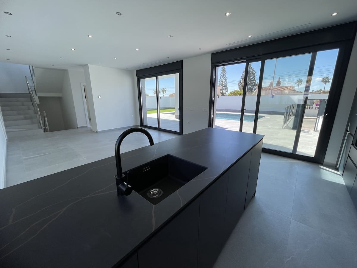 3 bedroom Villa for sale in Ciudad Quesada with pool - € 799,900 (Ref: 8891421)