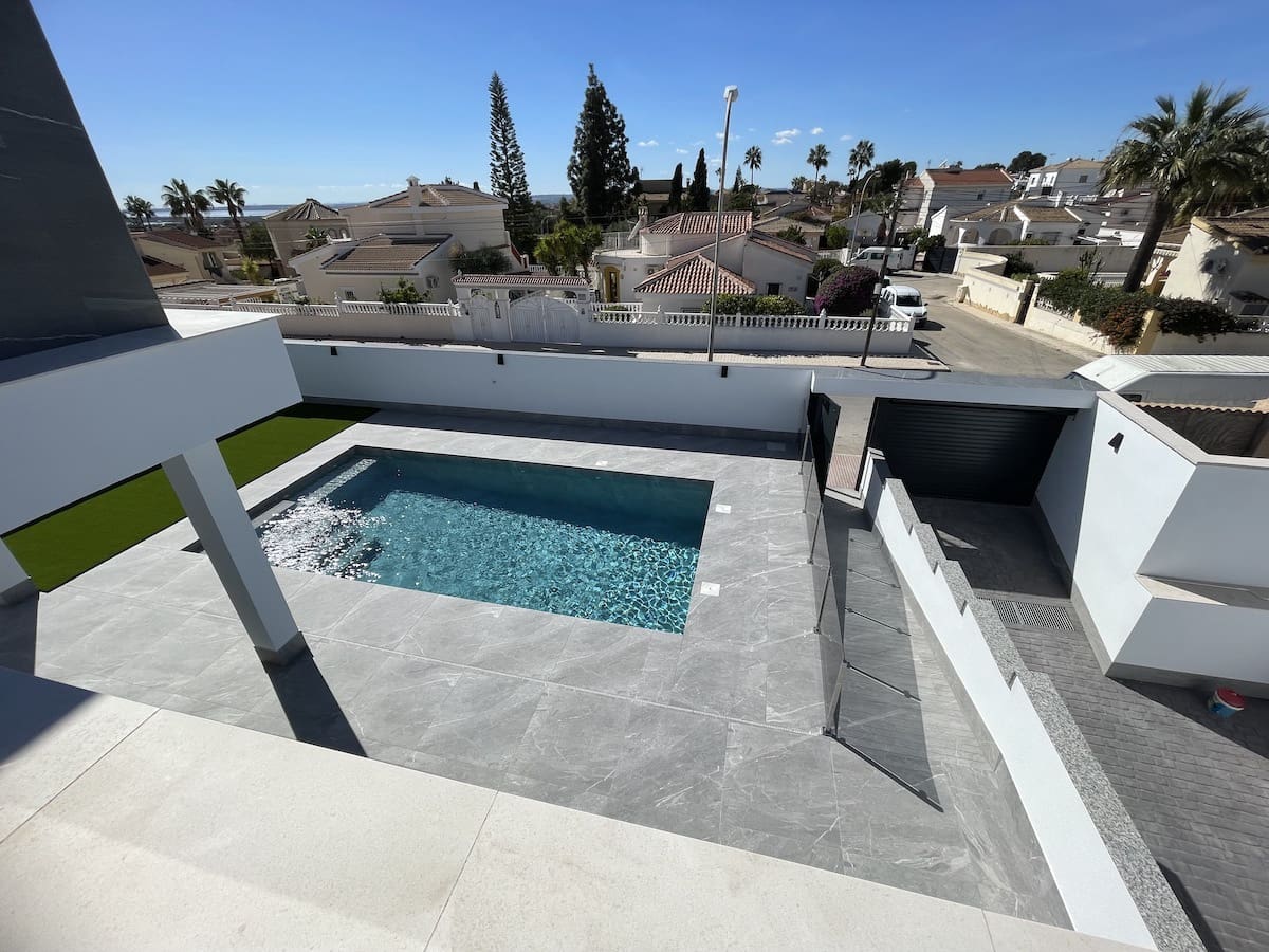 3 bedroom Villa for sale in Ciudad Quesada with pool - € 799,900 (Ref: 8891421)