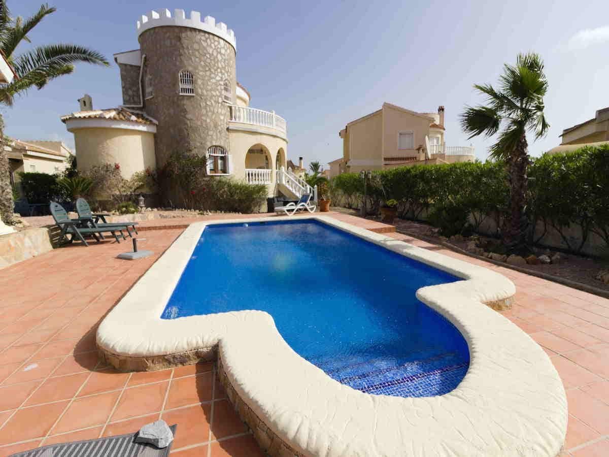 5 bedroom Villa for sale in Ciudad Quesada with pool - € 559,000 (Ref: 9013133)