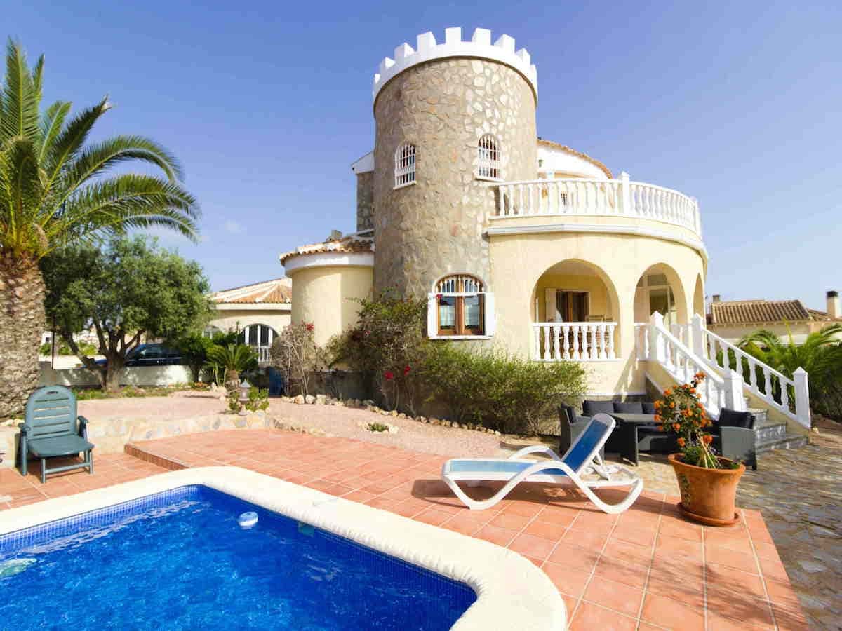 5 bedroom Villa for sale in Ciudad Quesada with pool - € 559,000 (Ref: 9013133)