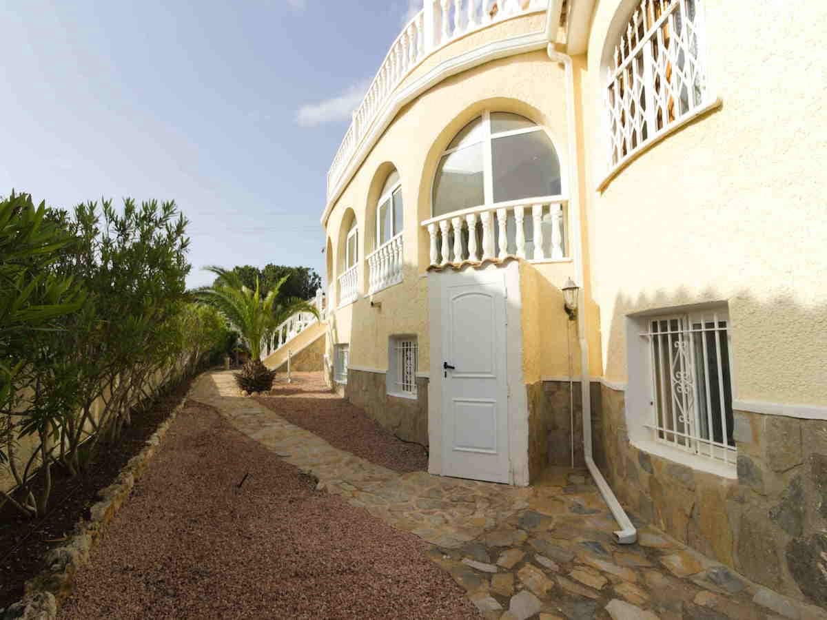 5 bedroom Villa for sale in Ciudad Quesada with pool - € 559,000 (Ref: 9013133)