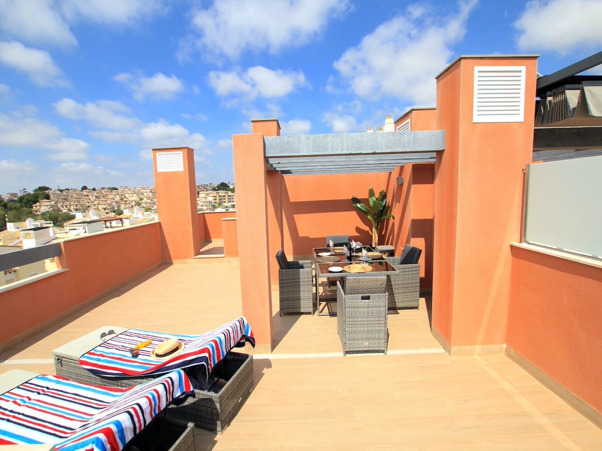 2 bedroom Apartment for sale in Villamartin - € 285,000 (Ref: 9037478)