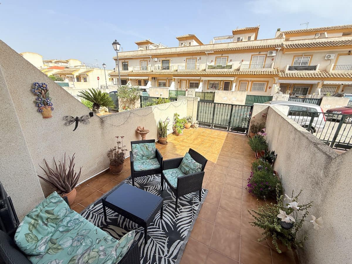 2 bedroom Townhouse for sale in Daya Nueva - € 135,000 (Ref: 9049177)