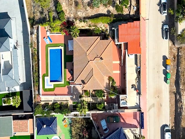 3 bedroom Villa for sale in Algorfa with pool - € 599,990 (Ref: 9076921)