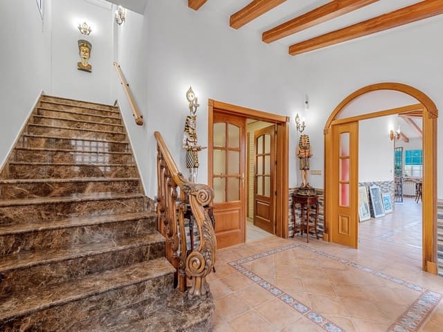 4 soverom Villa til salgs i El Chaparral, Torrevieja med svømmebasseng - € 689 000 (Ref: 9101672)