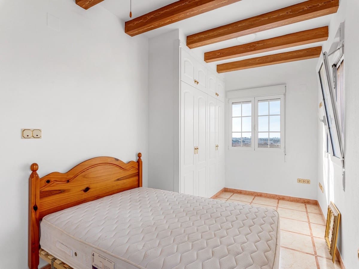 Chalet de 4 habitaciones en El Chaparral en venta con piscina - 689.000 € (Ref: 9101672)