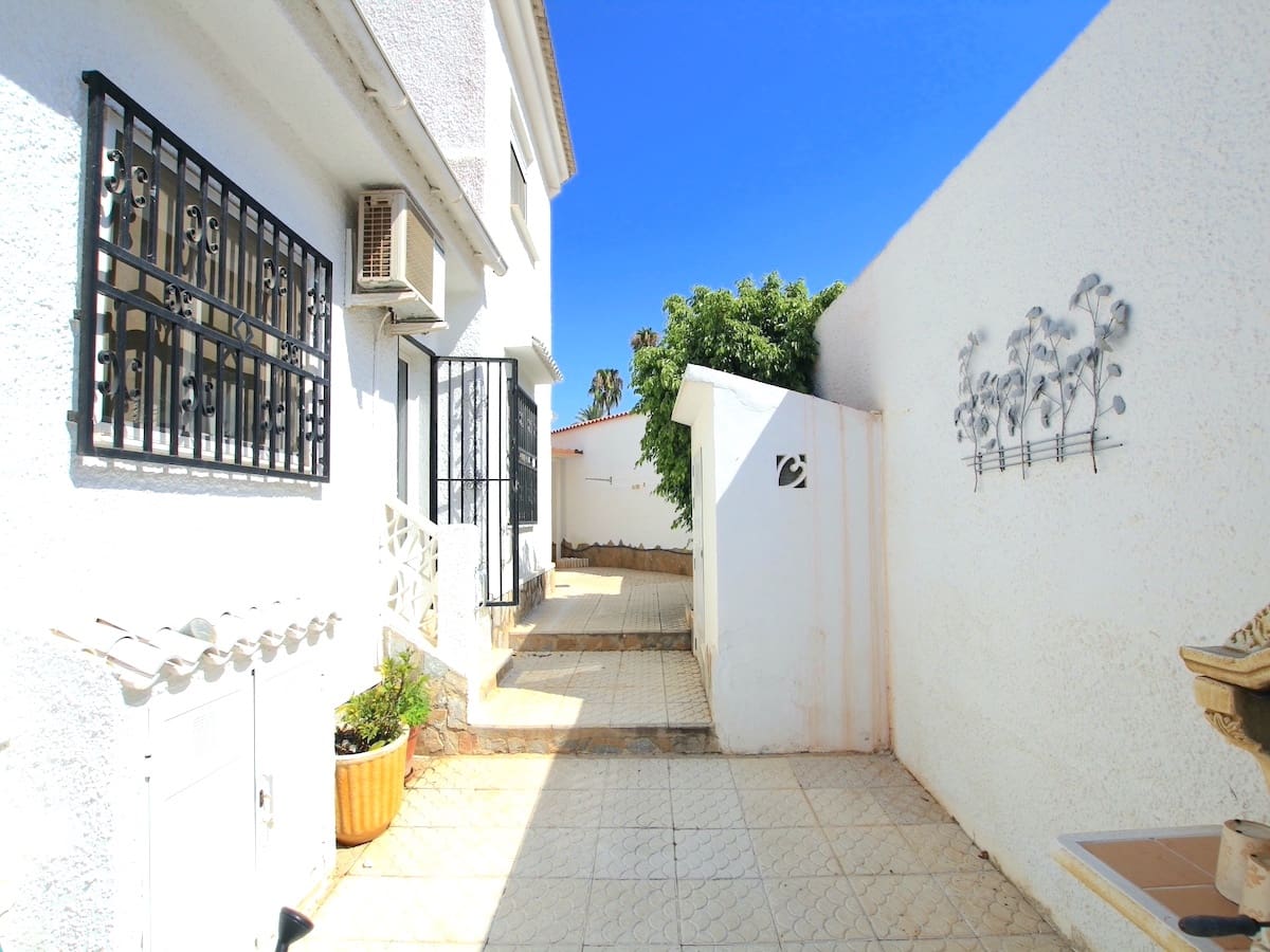 3 bedroom Villa for sale in Ciudad Quesada with pool - € 399,950 (Ref: 9129076)