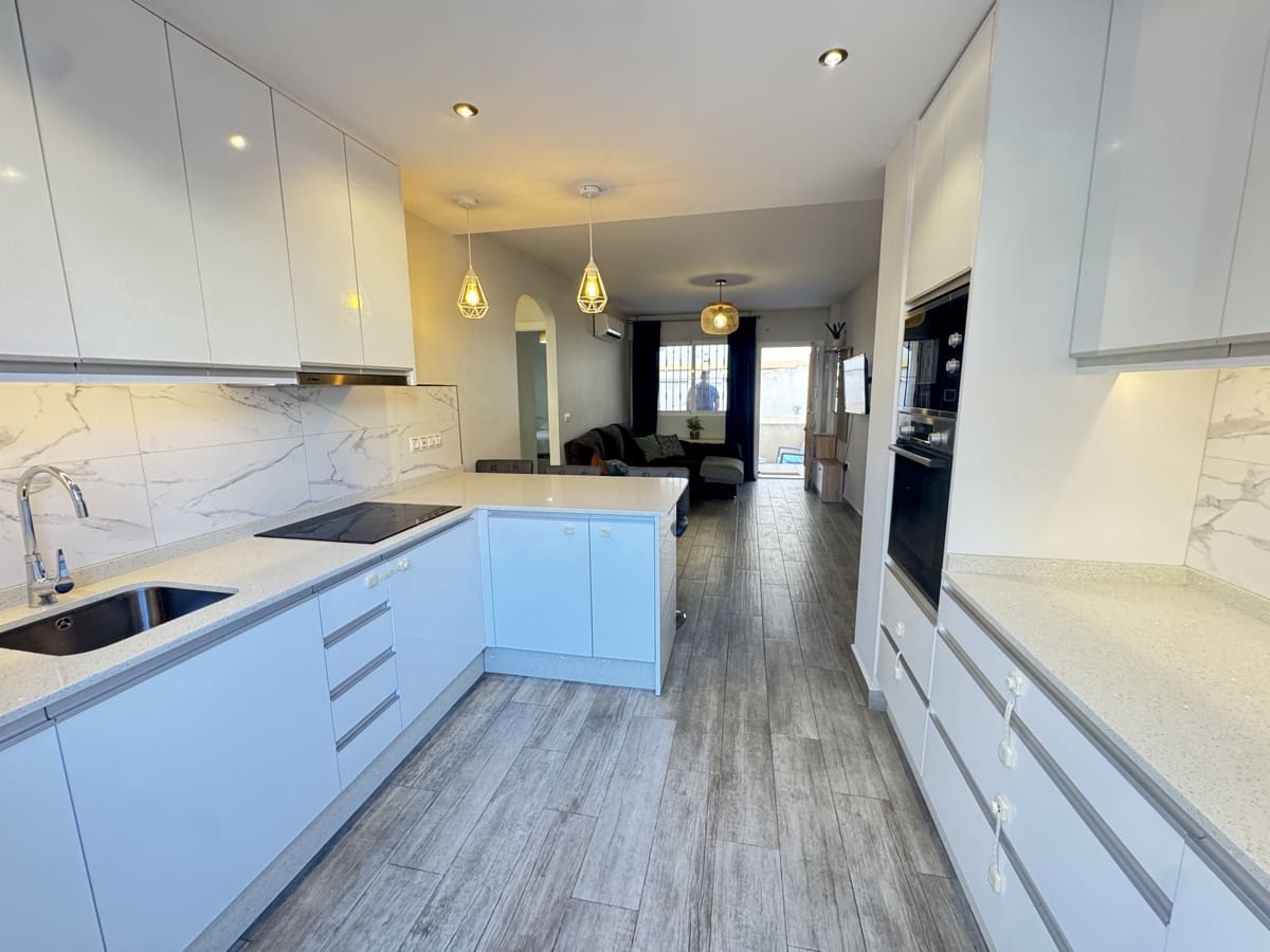 2 bedroom Apartment for sale in La Zenia - € 179,995 (Ref: 9311978)